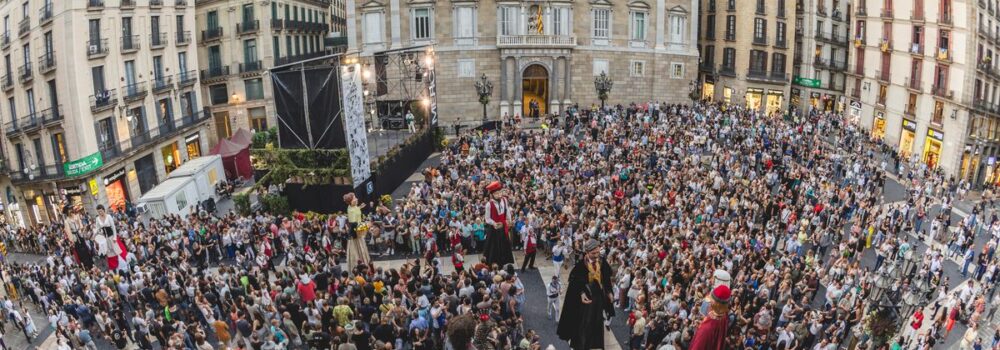 vista-de-la-plaza-de-sant-jaume-con-e